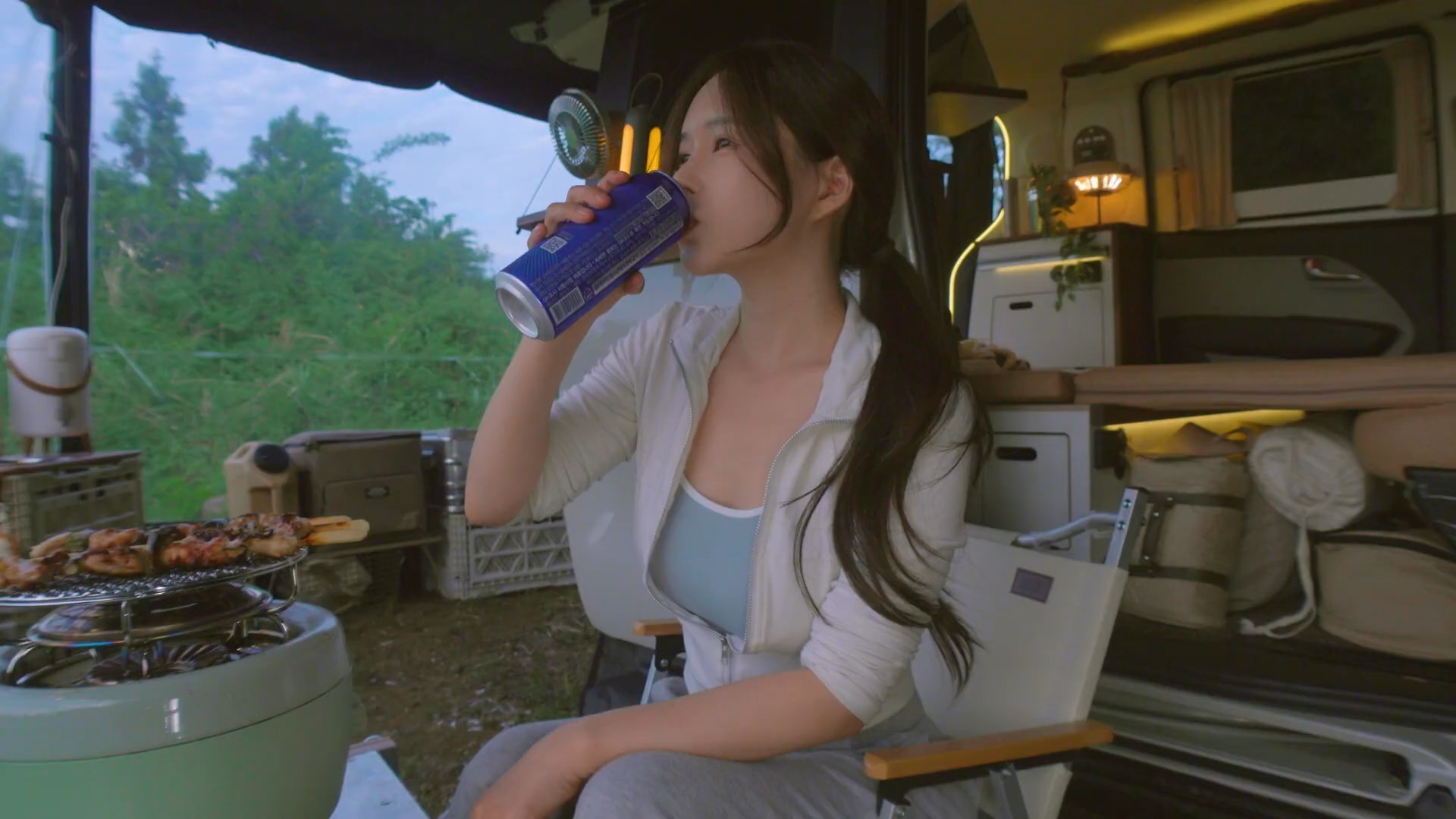 王毅会见伊朗外长阿拉格齐